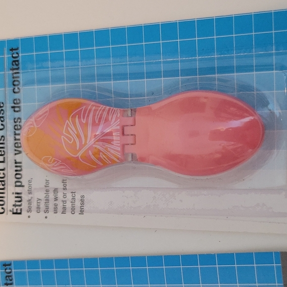 3 NEW ASSURED CONTACT CASES DECORATIVE CASES FUN SOAK STORE AND CARRY - Picture 7 of 7